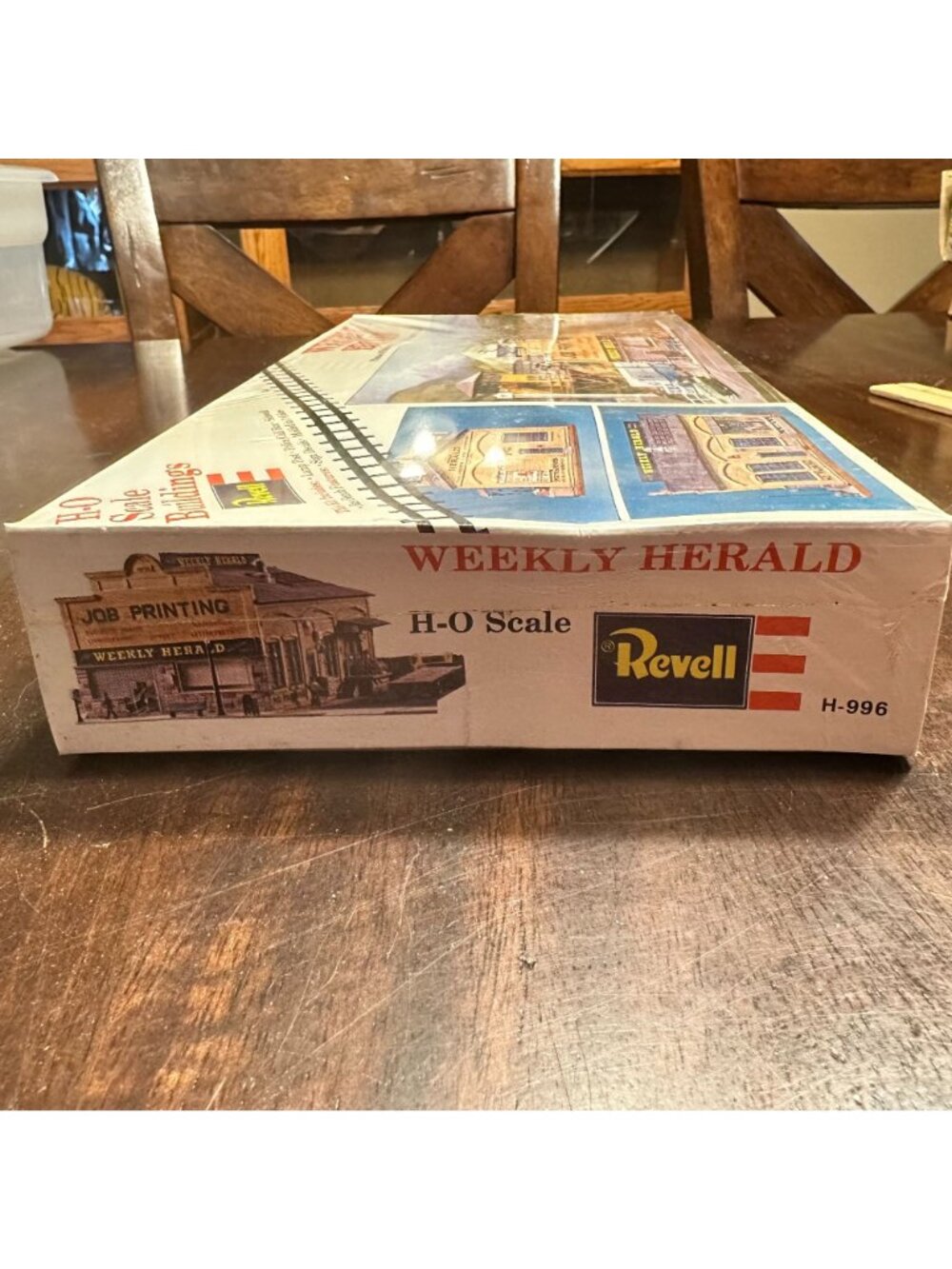 Revell HO Scale Weekly Herald Building Kit - Picture 3 of 3